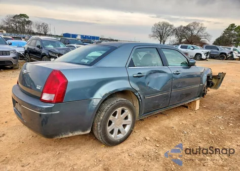 2005 Chrysler 300 Touring z USA, uszkodzony, nr VIN 2C3AA53G05H575486